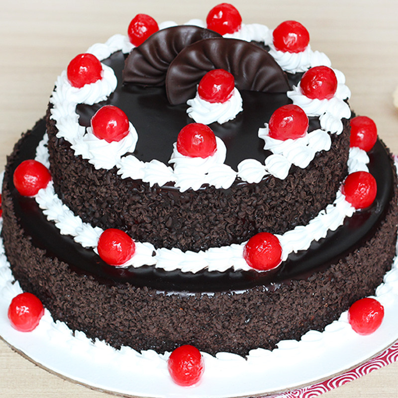 Lucky Bakery - 3 pound chocolate cake 🎂🎂🎂 | Facebook